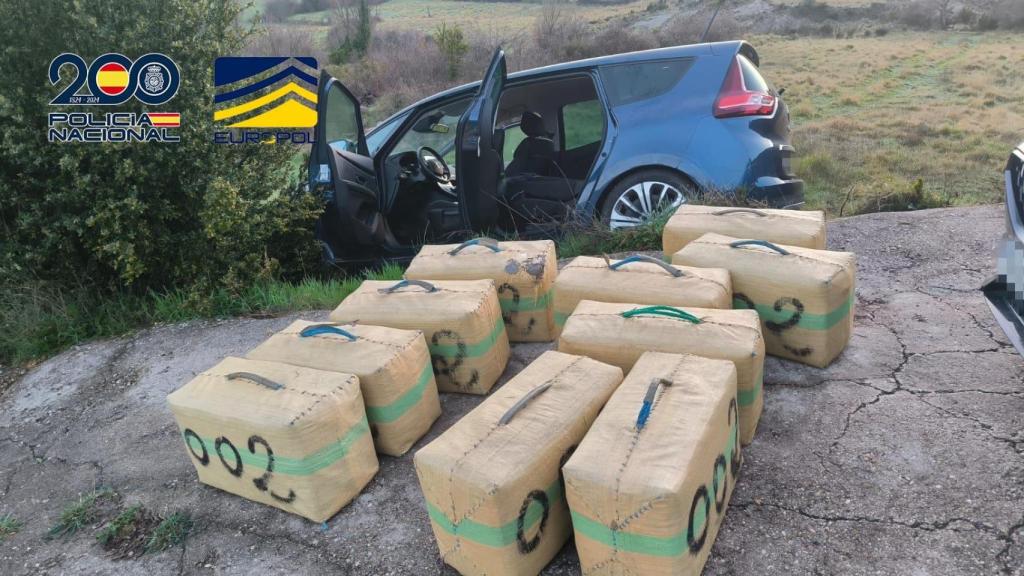 Vehículo interceptado por la Policía Nacional con 400 kilos de hachís.