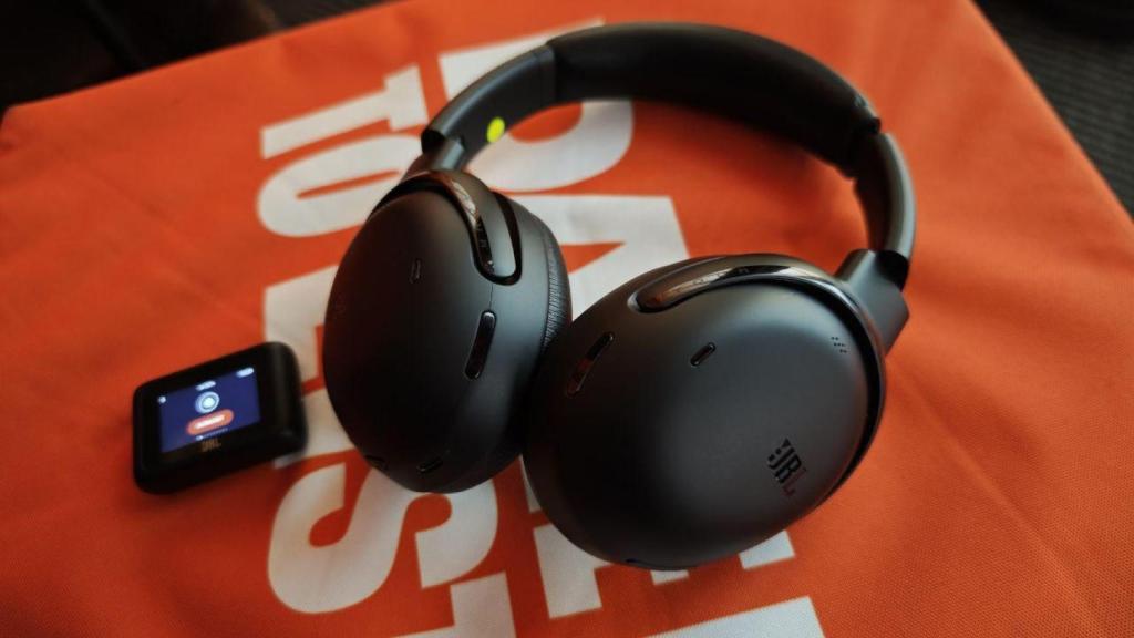 JBL Tour One M3 junto al Smart Tx