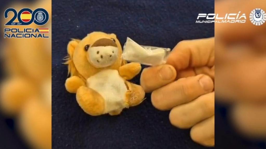 Uno de los peluches que escondían droga.