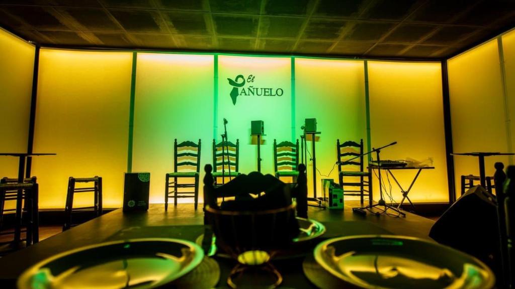 Vistas del tablao desde la mesa.