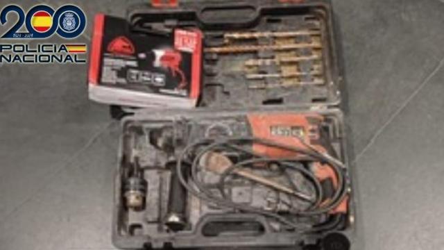 Roba una furgoneta, vuelve a la empresa con las llaves robadas y acaba detenido en bicicleta