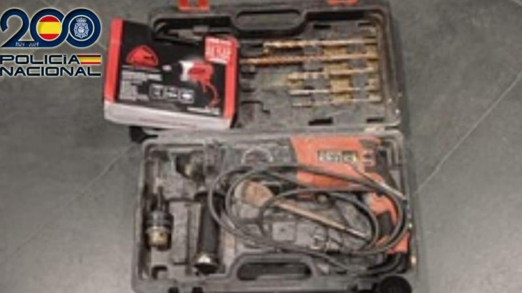 Roba una furgoneta, vuelve a la empresa con las llaves robadas y acaba detenido en bicicleta