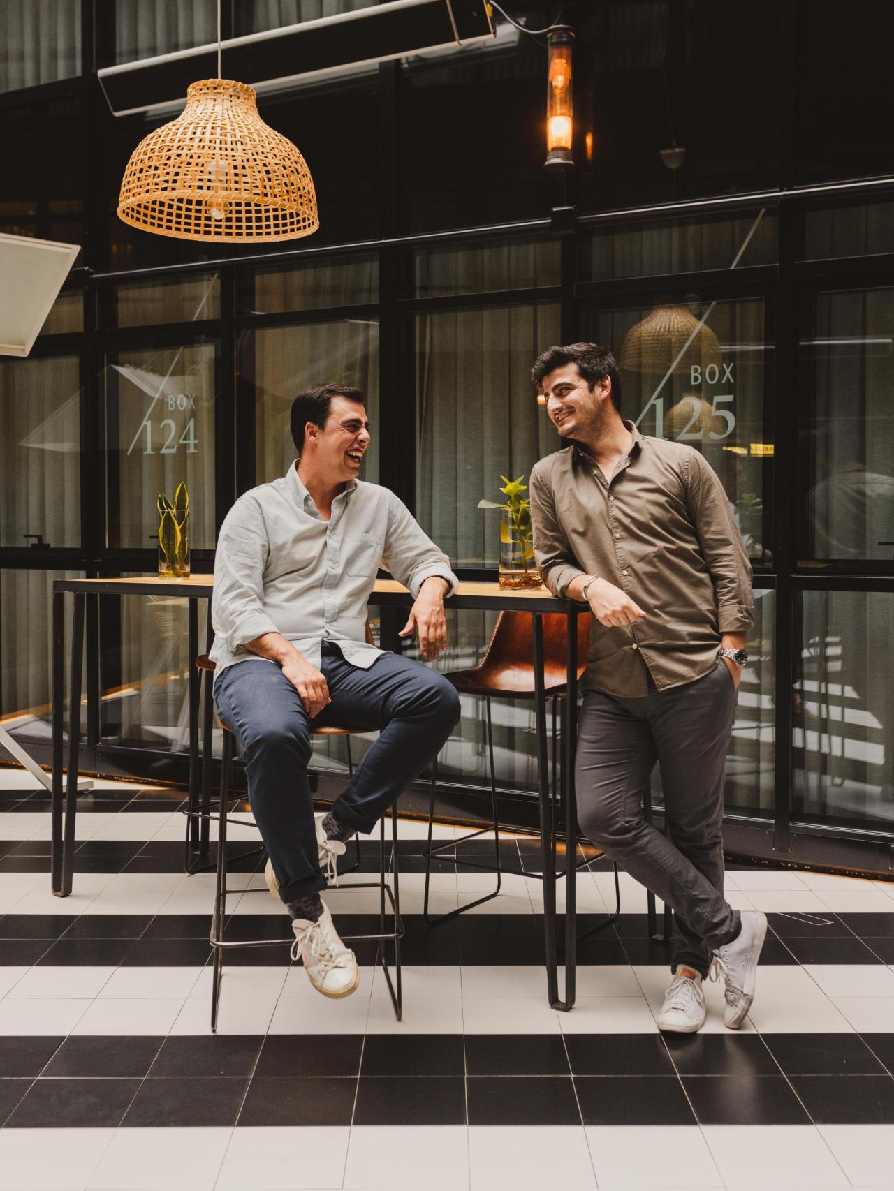 Los hermanos y cofundadores de Fundeen, Nacho y Adrián Sánchez.