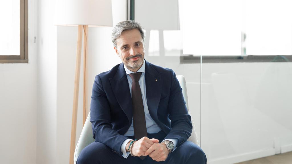 David López, director general de ILUNION TextilCare, posa para ENCLAVE ODS.