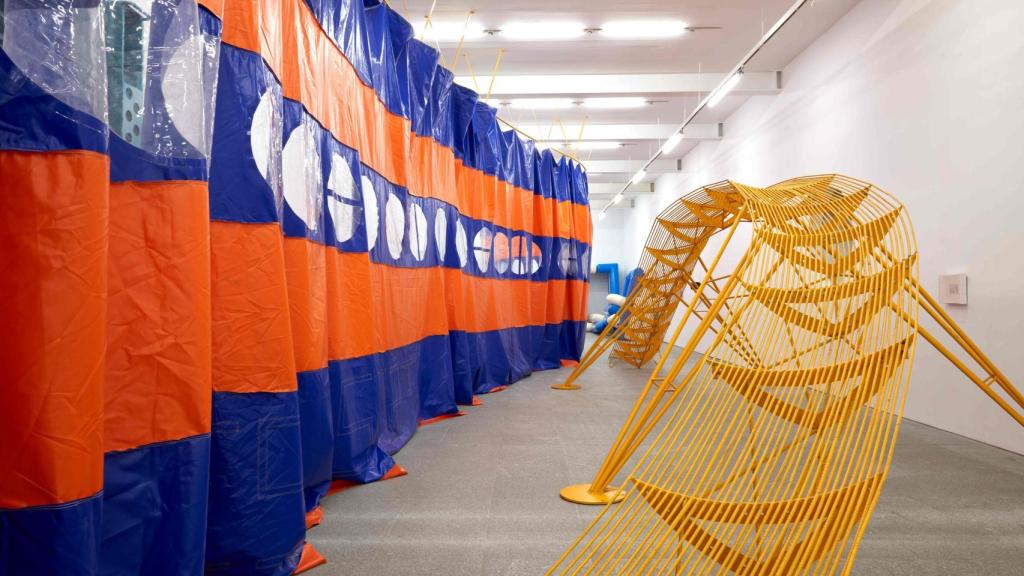 Vista general de 'Hello Everyone de Laia Estruch. Foto:  Museo Nacional Reina Sofía