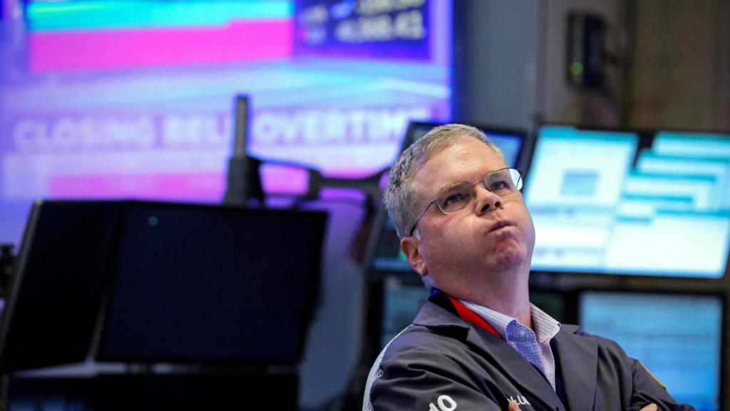 Un operador de la Bolsa de Nueva York se lamenta.