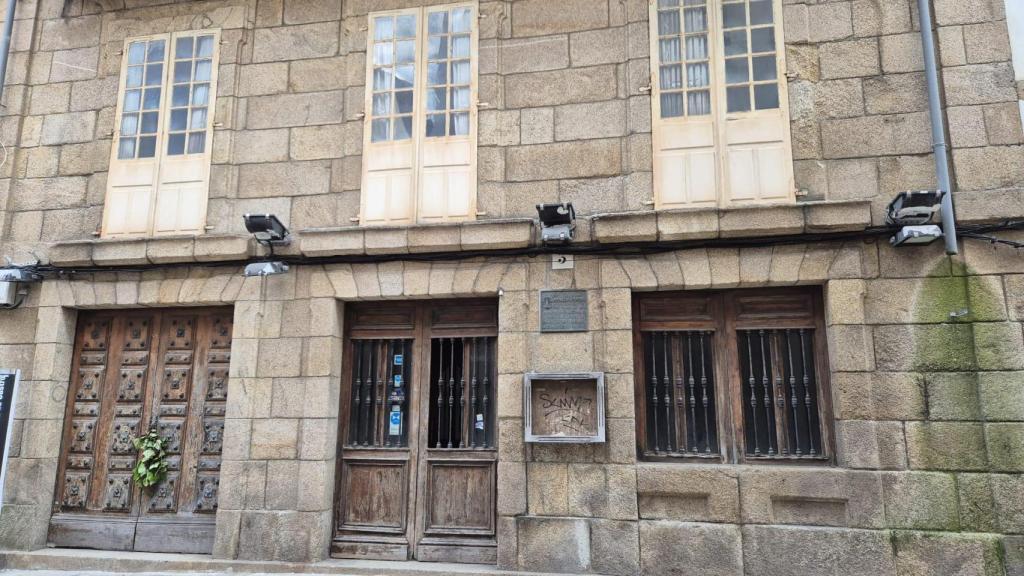 Estado actual de la fachada de la casa donde vivió Rosalía de Castro en la Ciudad Vieja de A Coruña.