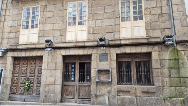 Estado actual de la fachada de la casa donde vivió Rosalía de Castro en la Ciudad Vieja de A Coruña.