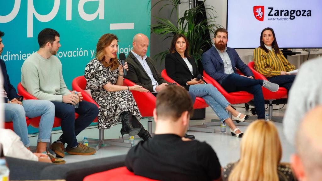 La alcaldesa Natalia Chueca en el evento “Zaragoza, Tierra de sueños” en Etopia.
