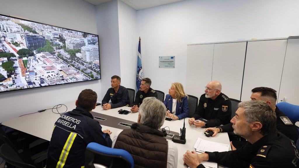 La alcaldesa, Ángeles Muñoz, ha presidido este miércoles una reunión de coordinación entre Policía Nacional, Policía Local, Protección Civil y Bomberos y ha subrayado que el objetivo es conseguir los máximos niveles de seguridad.
