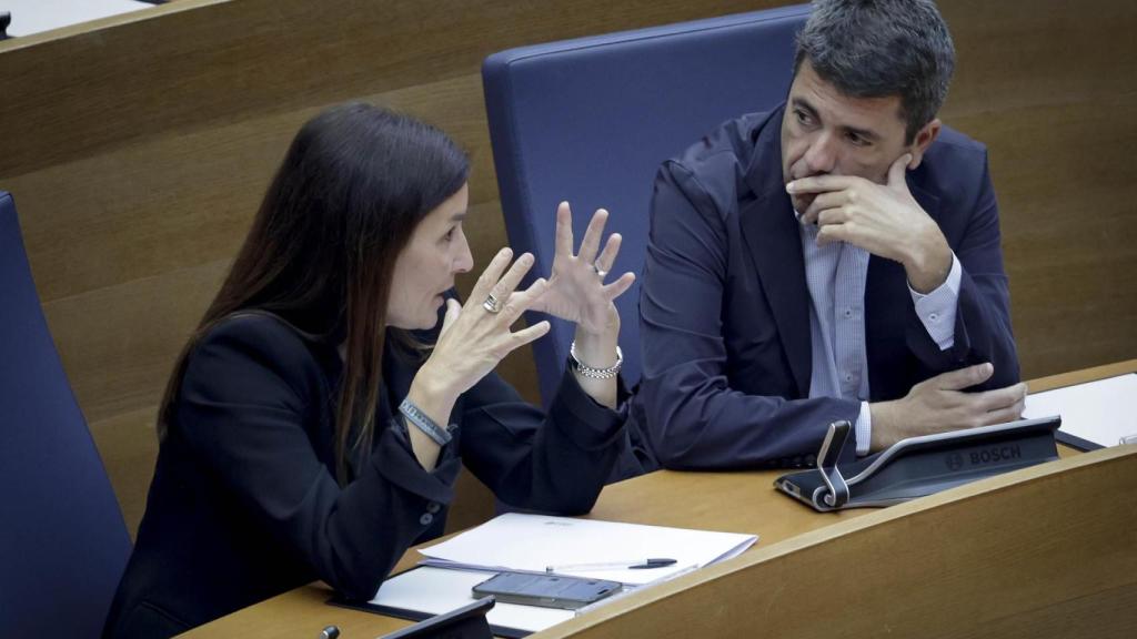 La consellera de Hacienda, Ruth Merino, y el presidente del Gobierno valenciano, Carlos Mazón. José Cuéllar / Corts