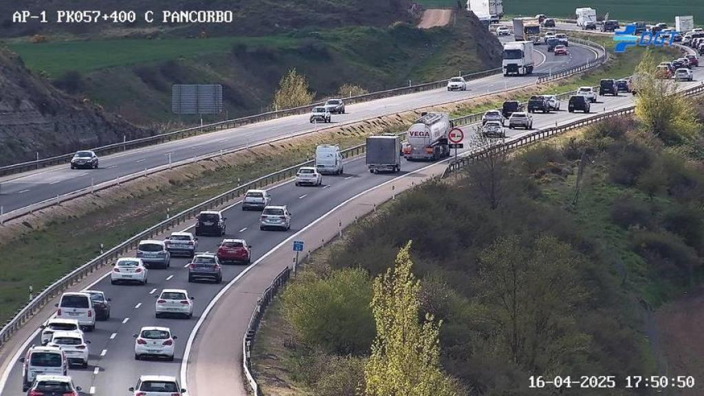 Imagen de las retenciones en la AP-1 en Burgos.
