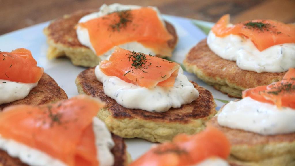Tortitas servidas como aperitivo (Imagen de archivo)