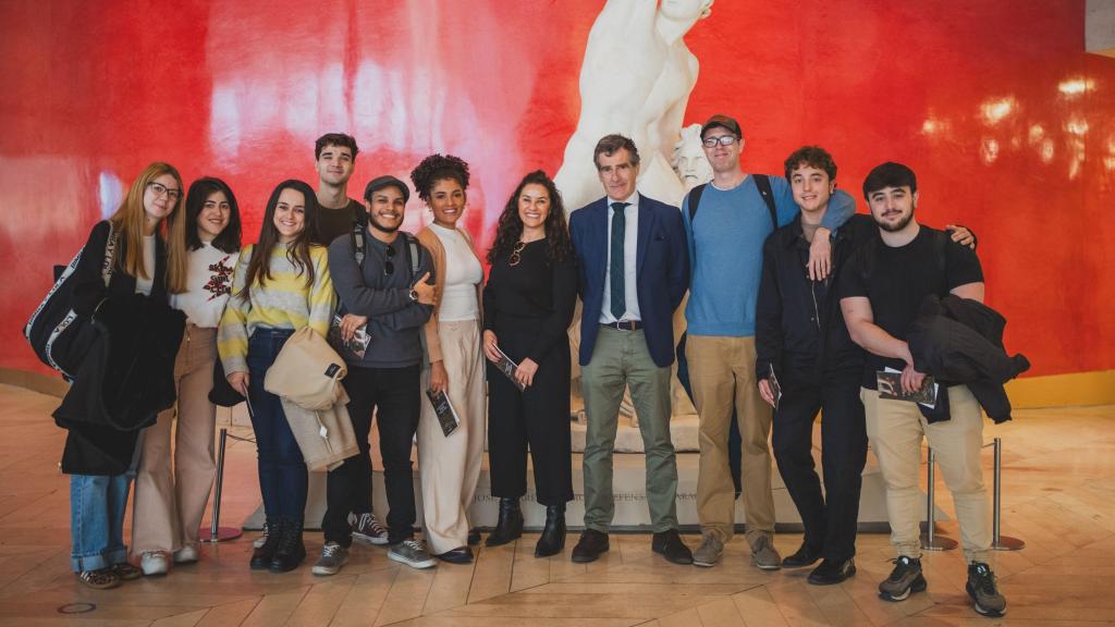 Los alumnos de la segunda edición del Máster de EL ESPAÑOL con Carlos Chaguaceda, director de Comunicación del Museo del Prado.