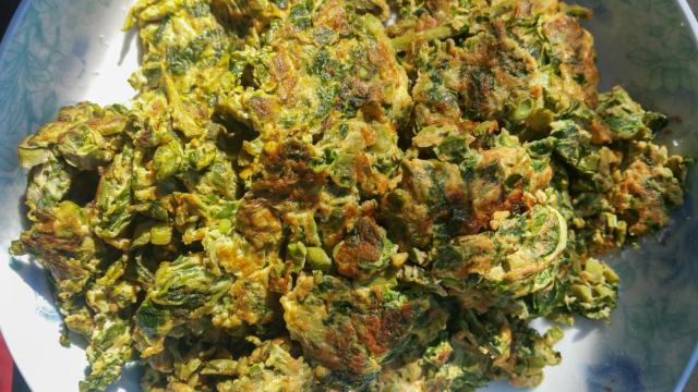 Un plato con verduras (Imagen de archivo)