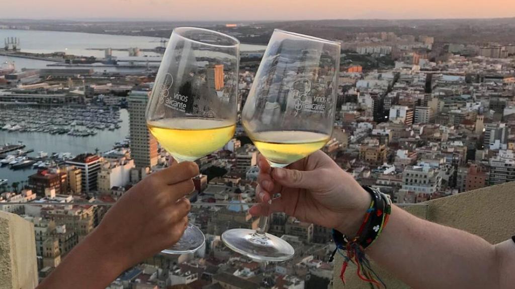 Catas de vino en el castillo de Santa Bárbara en Alicante esta Semana Santa.