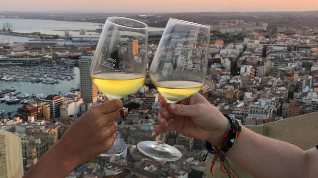 Catas de vino en el castillo de Santa Bárbara en Alicante esta Semana Santa.