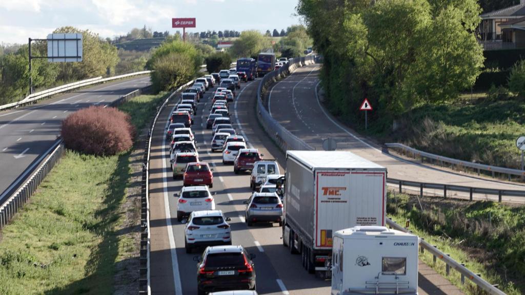 Imagen de las retenciones en la A-62, entre Simancas y Geria