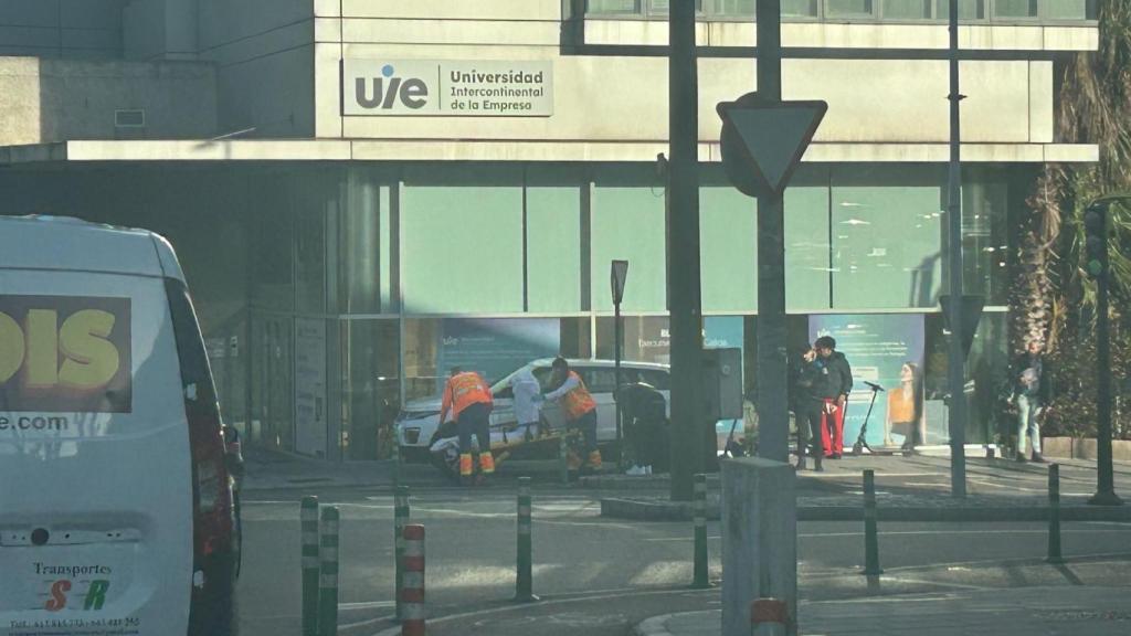 Un choque entre un turismo y un patinete deja una persona herida en A Coruña