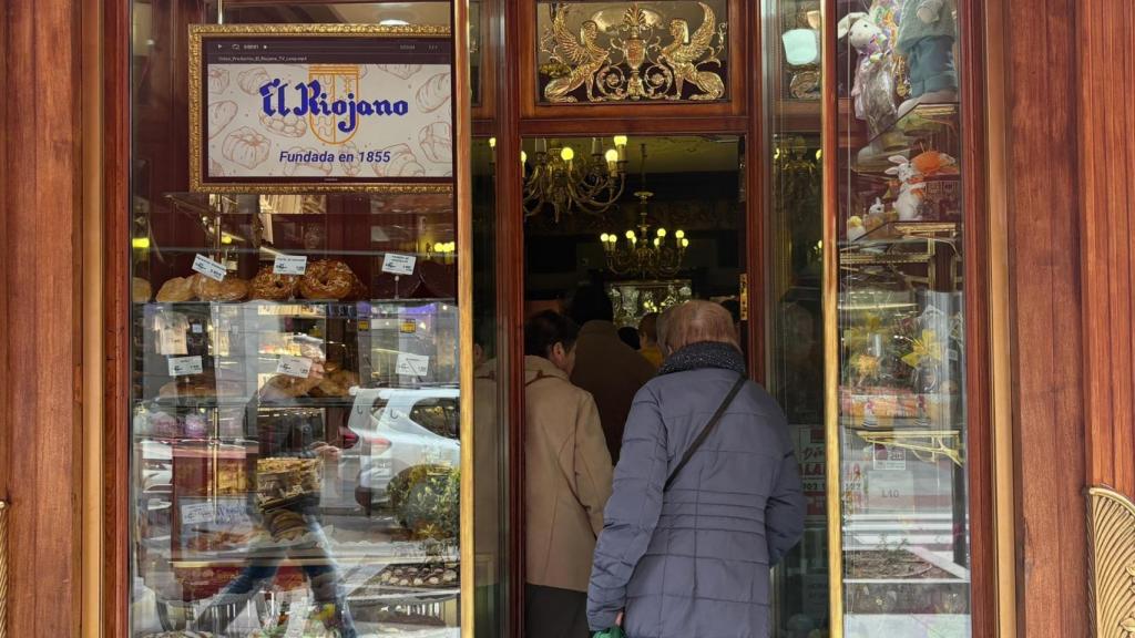 Entrada a la pastelería El Riojano