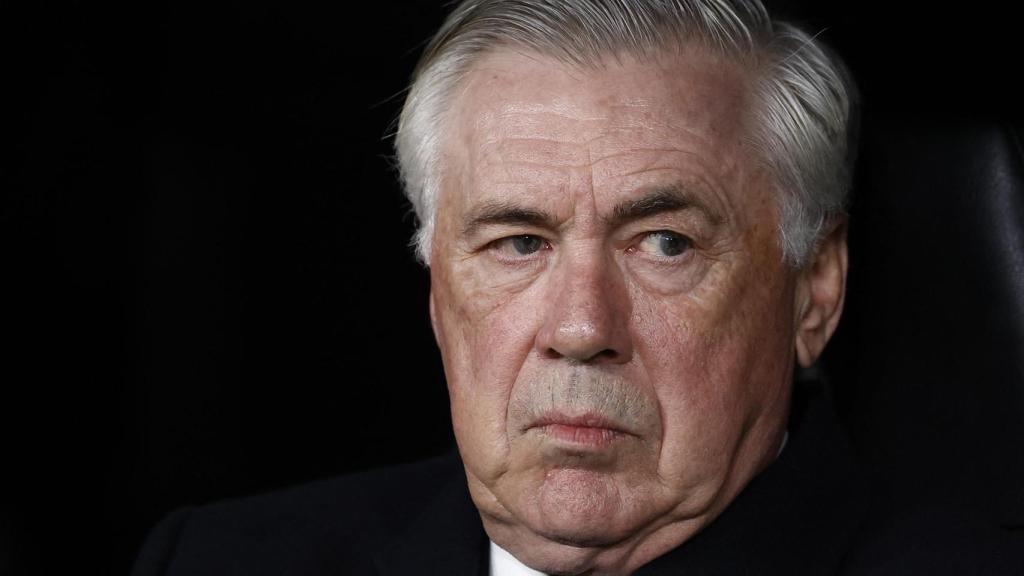 Carlo Ancelotti, en el banquillo.