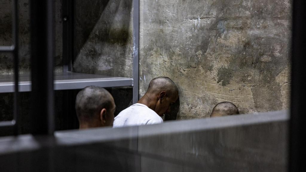 Presuntos miembros de la pandilla venezolana Tren de Aragua y la pandilla MS-13 en El Salvador.