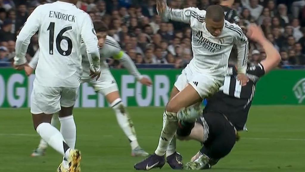 Captura de la lesión de Mbappé.