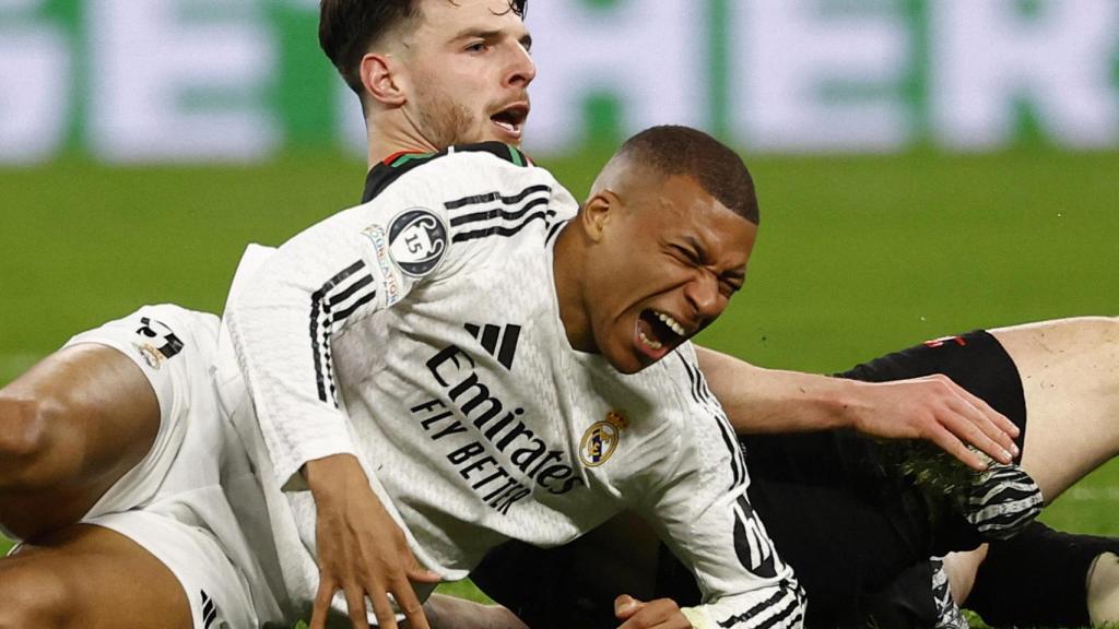 Mbappé cayó lesionado ante el Arsenal