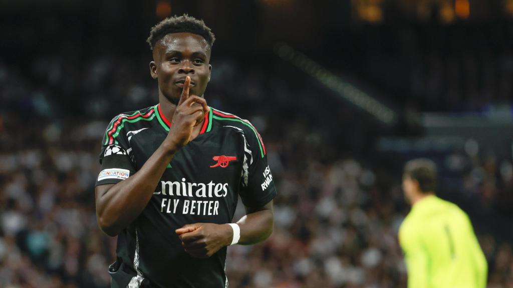 Saka celebra su gol al Real Madrid en el Santiago Bernabéu