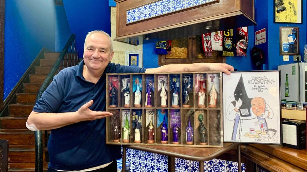 Jon de Miguel, al frente de la Taberna Plaza Nueva y sus cofrades.
