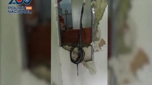 Detenido 'in fraganti' un ladrón que entró a una gasolinera de Leganés con un butrón.