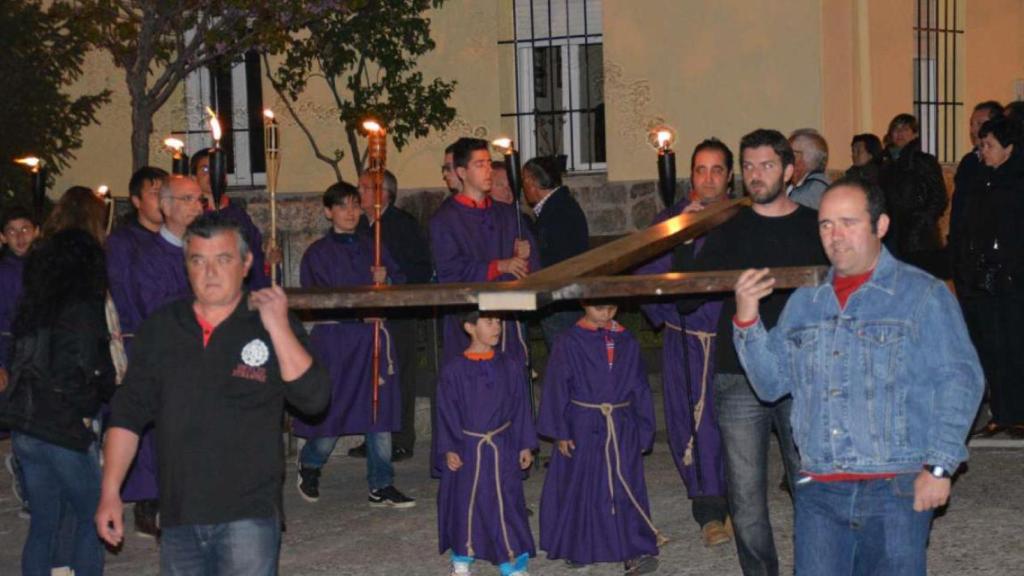 La Procesión de Arado de Canencia se celebra cada Viernes Santo. Los hombres cantan la Canción del Arado.