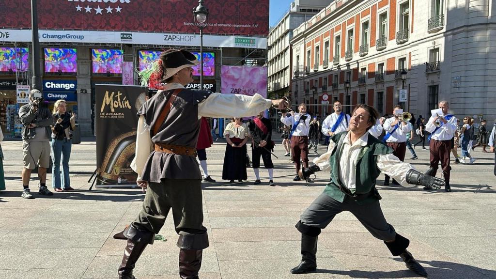 La representación del Motín de Arganda en la Puerta del Sol unos días antes de la fiesta de 2024, con el actor Fernando Cayo.