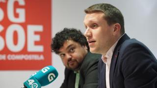 Los socialistas Julio Torrado y Aitor Bouza.