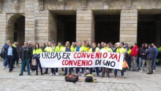 Concentración de los trabajadores de Urbaser en la praza do Obradoiro.