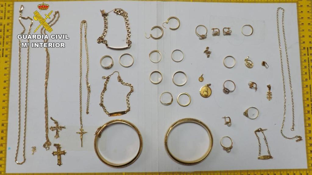 Imagen de archivo de joyas robadas.