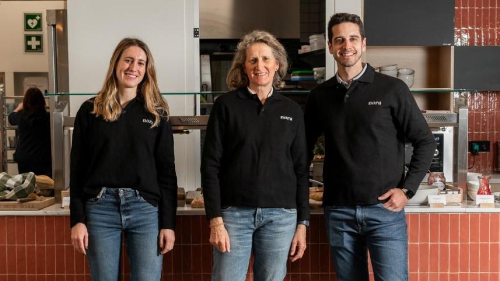De izquierda a derecha: Nora Vallcorba, cofundadora; Nora Barata, cofundadora, y Albert Solé, CEO y cofundador de la startup NORA.