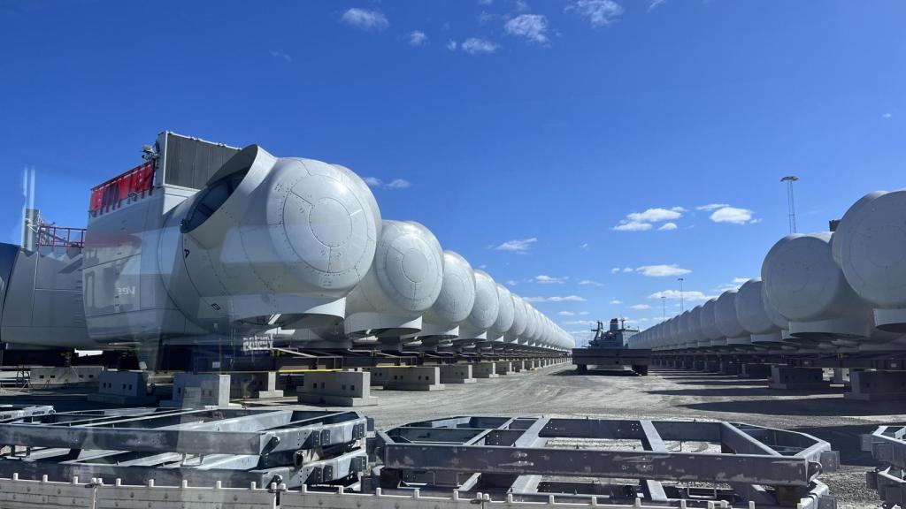 Turbinas esperando en el puerto de Esbjerg (Dinamarca)