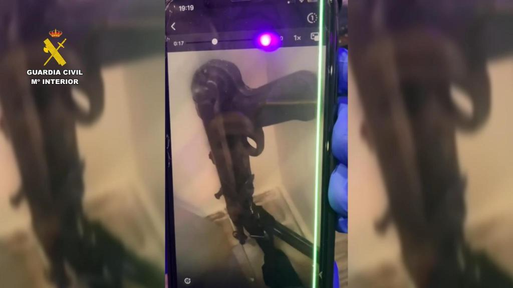 Uno de los subfusiles de los asaltantes.