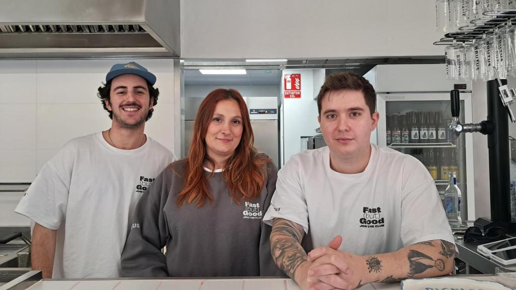 Juan Santana, Helia Avilés y Pablo Camba, fundadores de Bulla Burgers