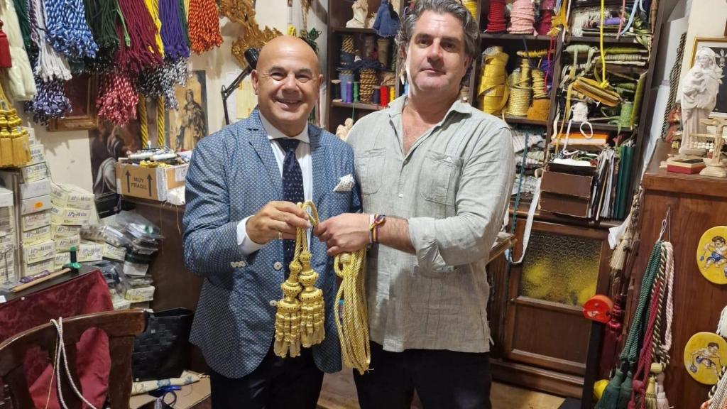 Paquili preparando una Semana Santa.