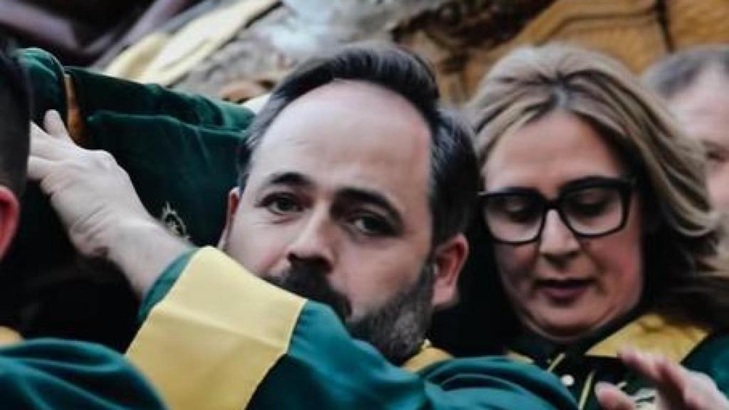 Paco Núñez, este Miércoles Santo portando el Paso Gordo en Hellín (Albacete).