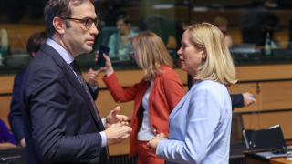 Carlos Cuerpo, ministro de Economía, junto a Reinette Klever, ministra de Comercio Exterior de Países Bajos.