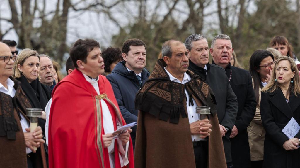 Mañueco asiste a la Semana Santa de Bercianos de Aliste en Zamora