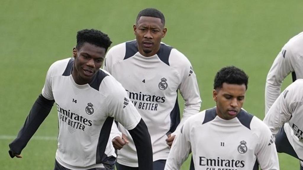 Tchouaméni, Alaba y Rodrygo, en un entrenamiento del Madrid