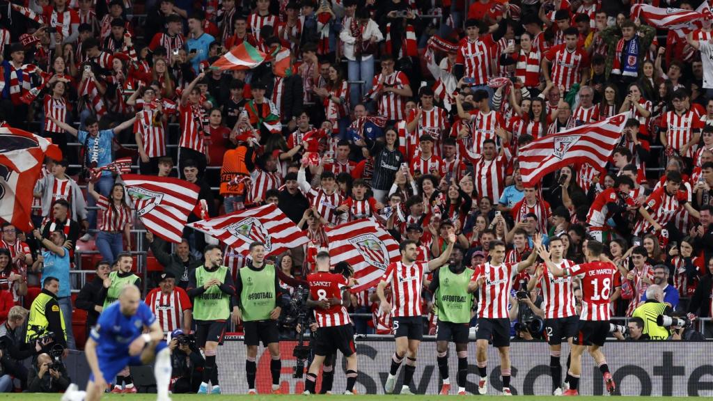 Los jugadores del Athletic celebran el gol de Nico Williams contra el Rangers.