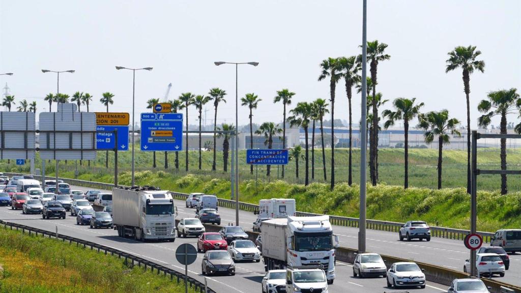 Una de las salidas de Sevilla por carretera.