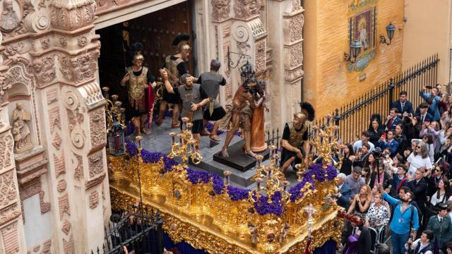 Las Cigarreras, en su salida de Los Terceros el Jueves Santo 2025