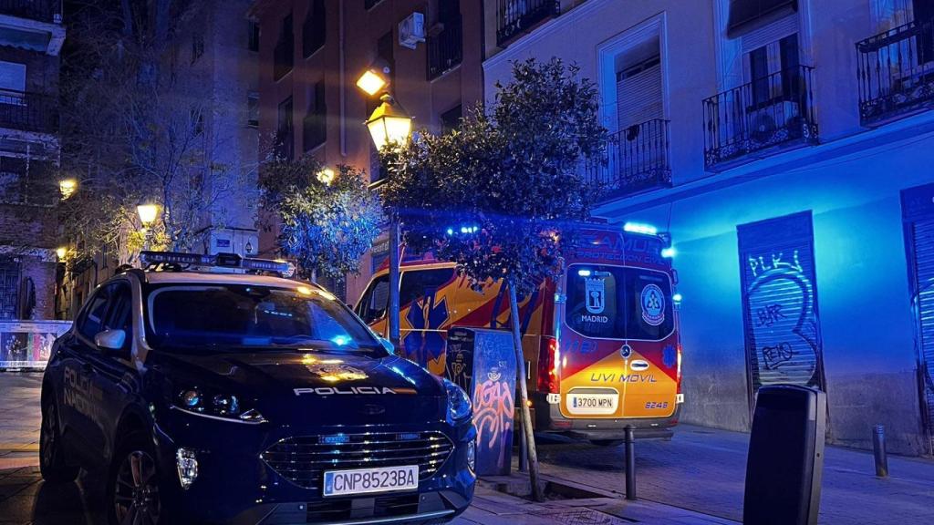 Policía y Samur en Lavapiés.