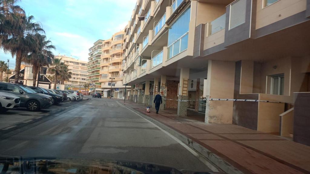 La zona del accidente este viernes por la mañana. Las columnas salvaron una masacre mayor.